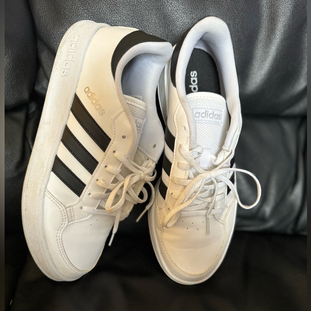 ⭐️Men’s Adidas Court Sneaker
